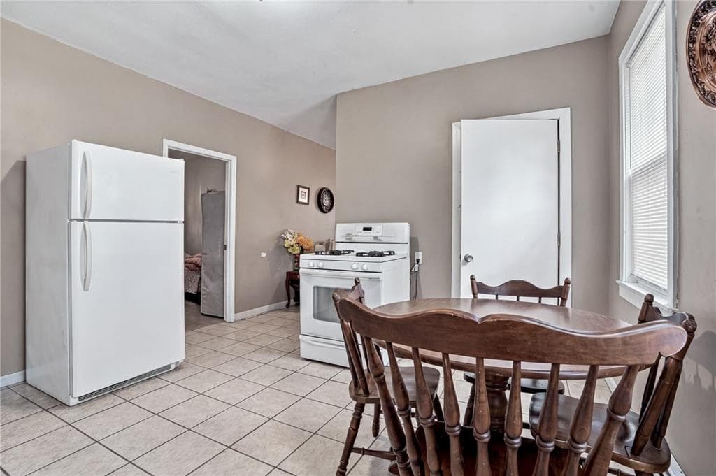 Multi Family at 360 Manton Avenue, Providence, photo 17 of 40