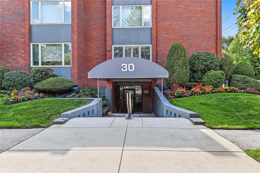 Condominium at 30 Blackstone Boulevard UNIT 203, Providence, photo 7 of 46