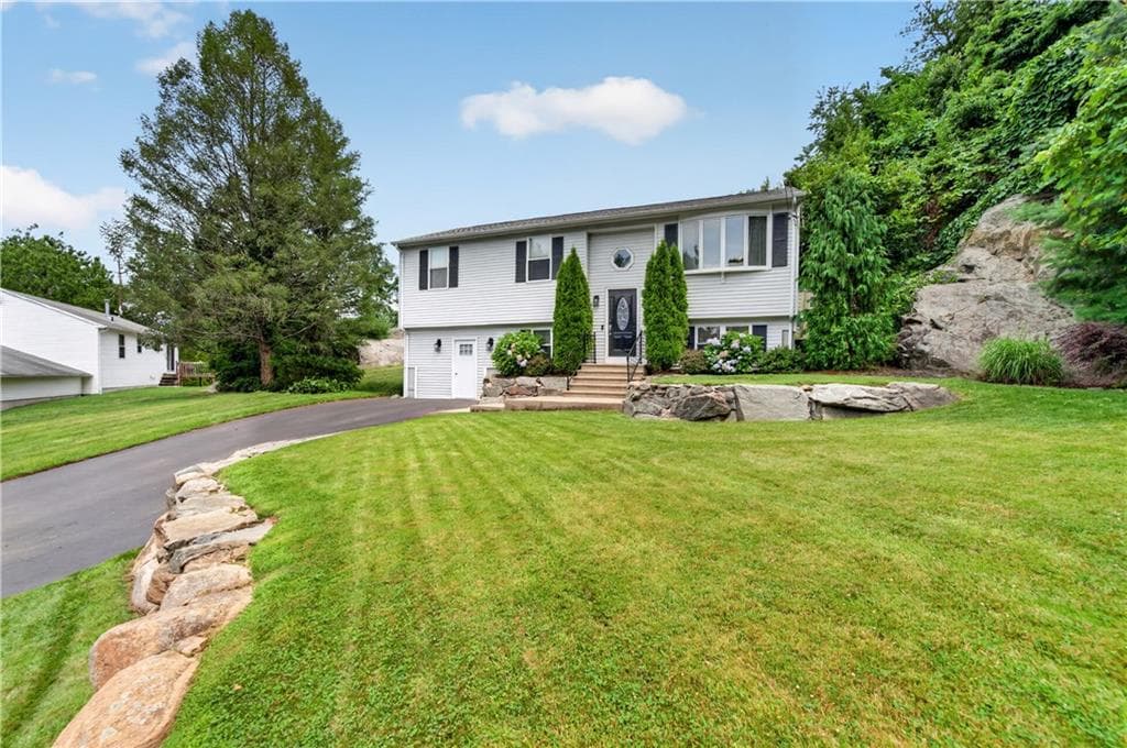 6 Raymond Drive
