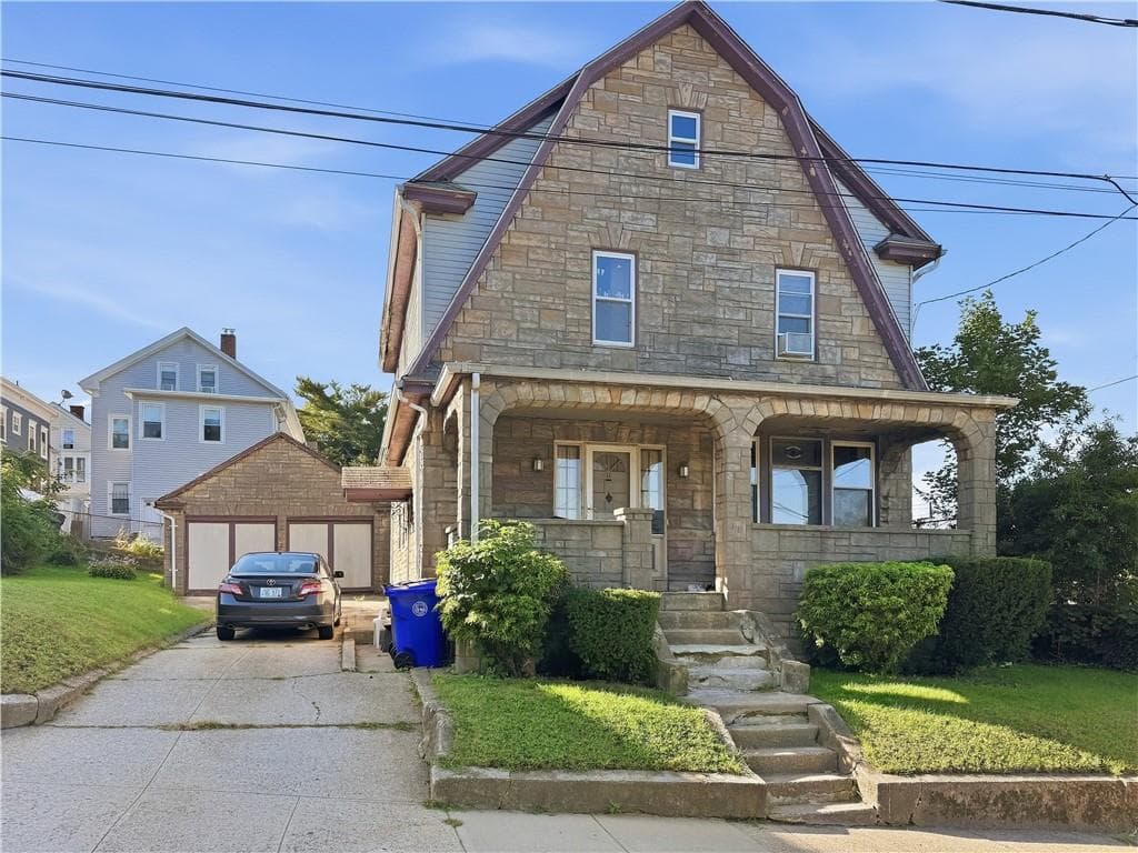 11 Grand View Street