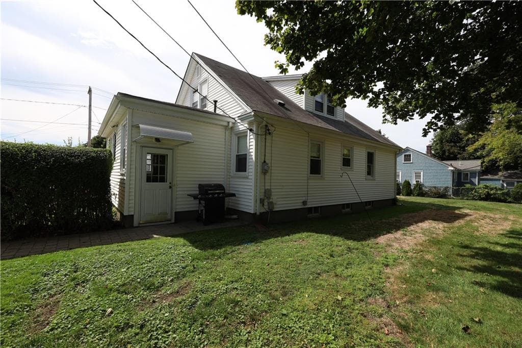 Single Family Residence at 43 Admiral Kalbfus Road, Newport, photo 2 of 21