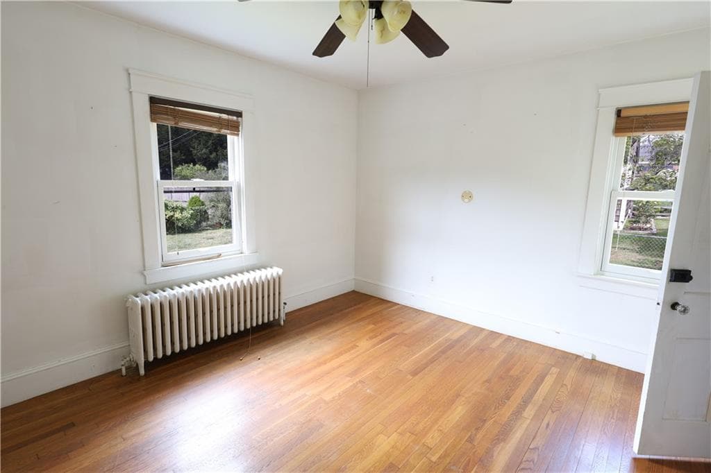 Single Family Residence at 43 Admiral Kalbfus Road, Newport, photo 16 of 21