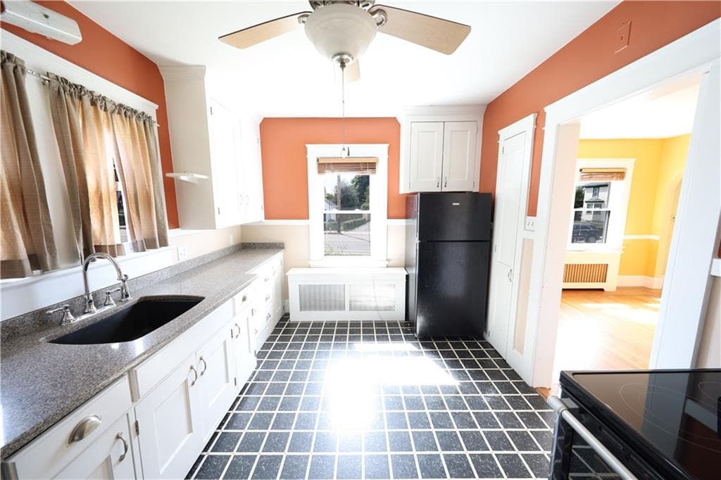 Single Family Residence at 43 Admiral Kalbfus Road, Newport, photo 12 of 21