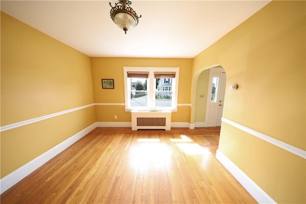 Single Family Residence at 43 Admiral Kalbfus Road, Newport, photo 7 of 21