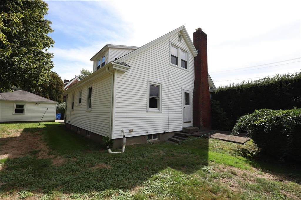 Single Family Residence at 43 Admiral Kalbfus Road, Newport, photo 3 of 21