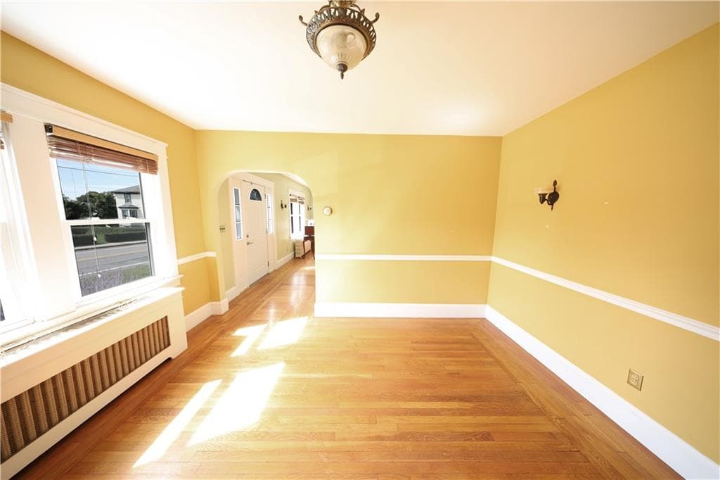 Single Family Residence at 43 Admiral Kalbfus Road, Newport, photo 9 of 21