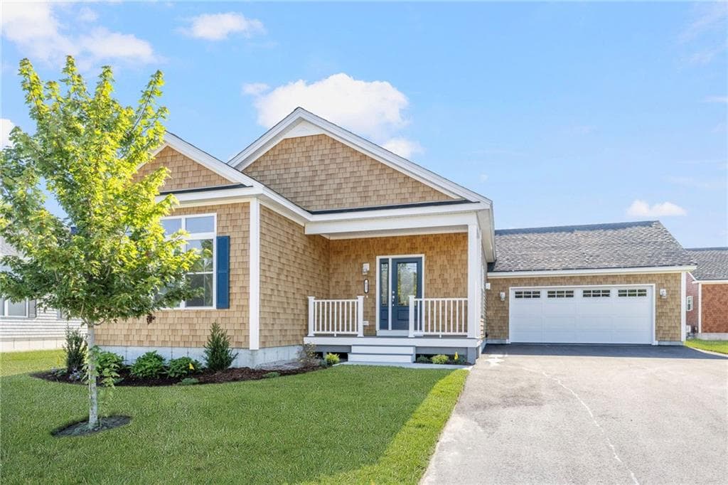 Condominium at 633 South Shore Village Boulevard, South Kingstown, photo 2 of 50