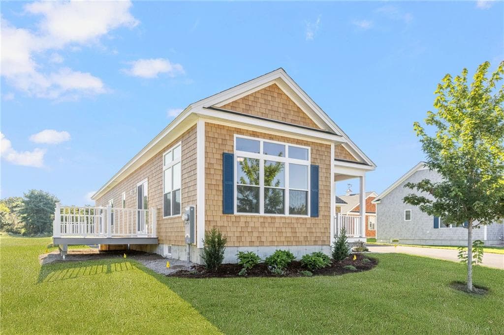 Condominium at 633 South Shore Village Boulevard, South Kingstown, photo 3 of 50
