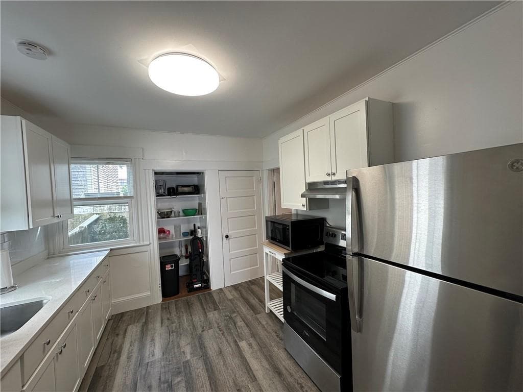Multi Family at 15 Kilburn Ct Court, Newport, photo 9 of 15