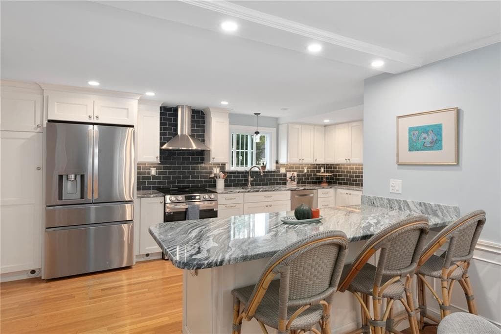 Single Family Residence at 15 Elmsgate Way, East Providence, photo 6 of 37
