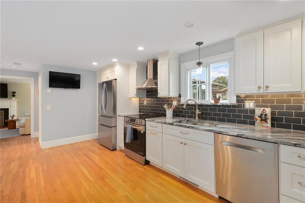 Single Family Residence at 15 Elmsgate Way, East Providence, photo 8 of 37