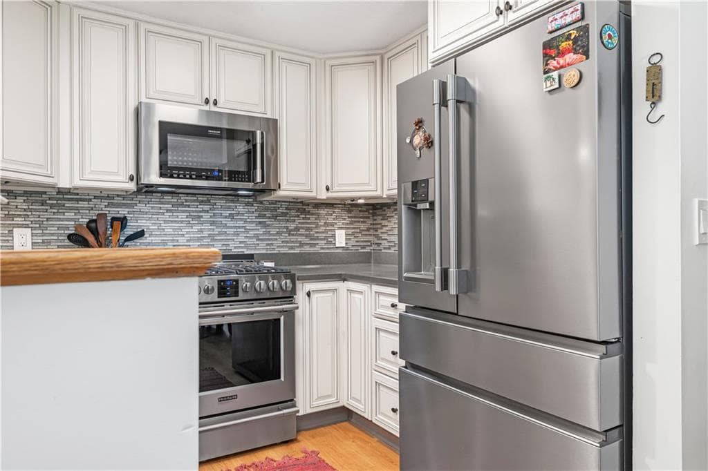 Condominium at 3 Quail Circle UNIT A, Smithfield, photo 6 of 23