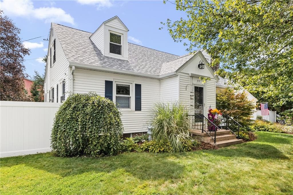 Single Family Residence at 77 Narragansett Avenue, Westerly, photo 5 of 50