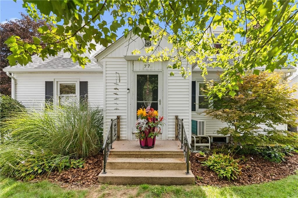 Single Family Residence at 77 Narragansett Avenue, Westerly, photo 4 of 50