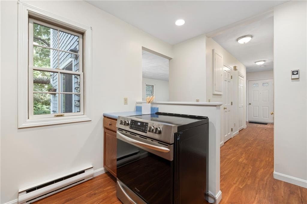 Condominium at 167 Winter Street, South Kingstown, photo 14 of 33