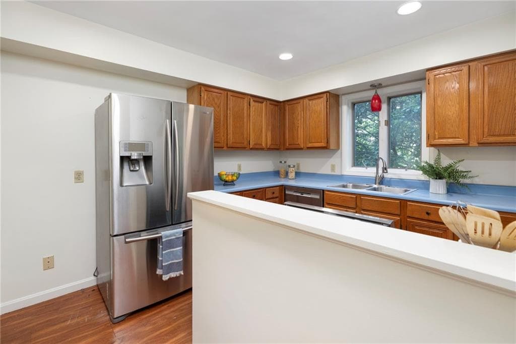 Condominium at 167 Winter Street, South Kingstown, photo 11 of 33