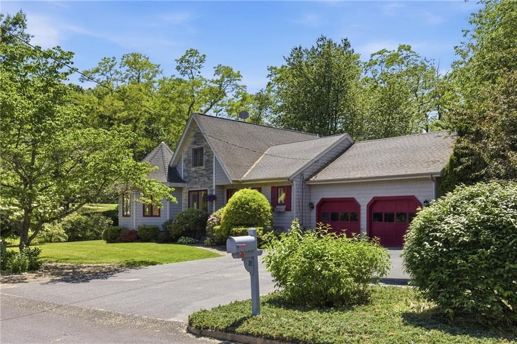 Single Family Residence at 32 Briarwood Road, Lincoln, photo 2 of 44