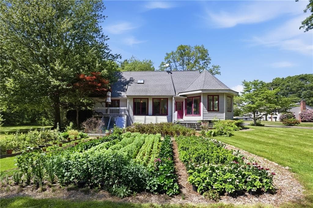 Single Family Residence at 32 Briarwood Road, Lincoln, photo 32 of 44