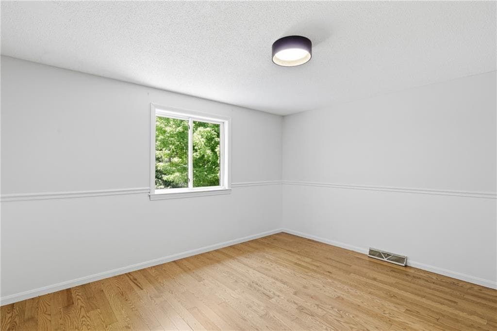 Single Family Residence at 32 Briarwood Road, Lincoln, photo 20 of 44