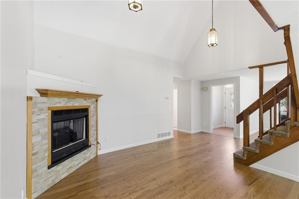 Single Family Residence at 32 Briarwood Road, Lincoln, photo 9 of 44