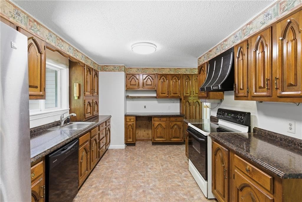 Single Family Residence at 32 Briarwood Road, Lincoln, photo 14 of 44