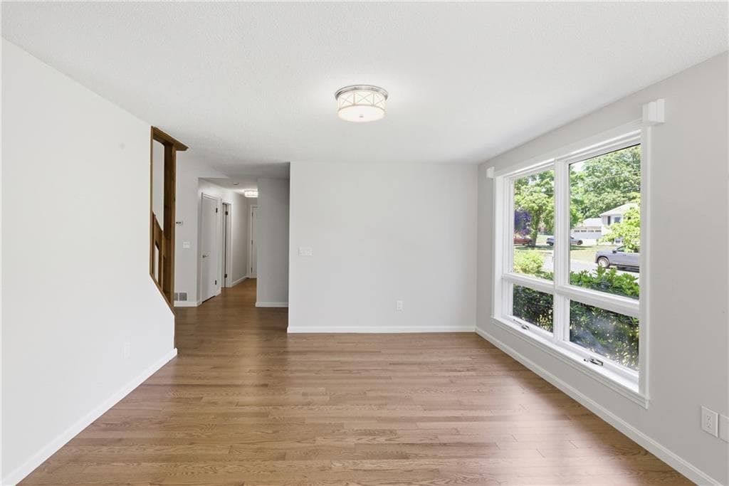 Single Family Residence at 32 Briarwood Road, Lincoln, photo 11 of 44