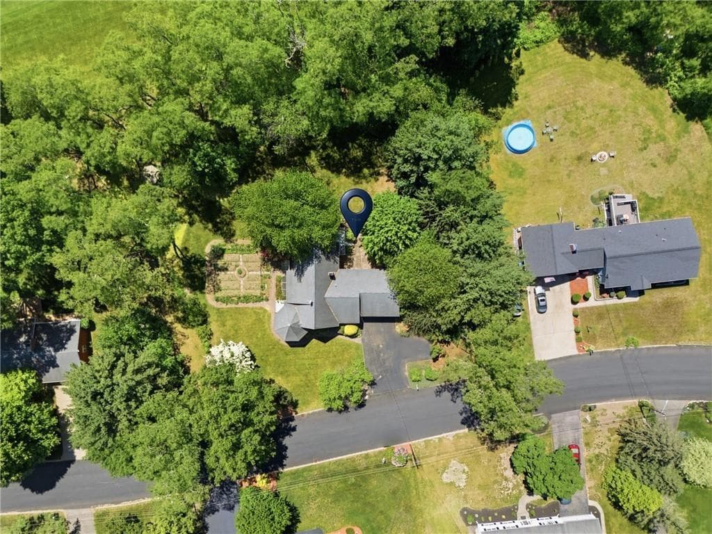 Single Family Residence at 32 Briarwood Road, Lincoln, photo 40 of 44