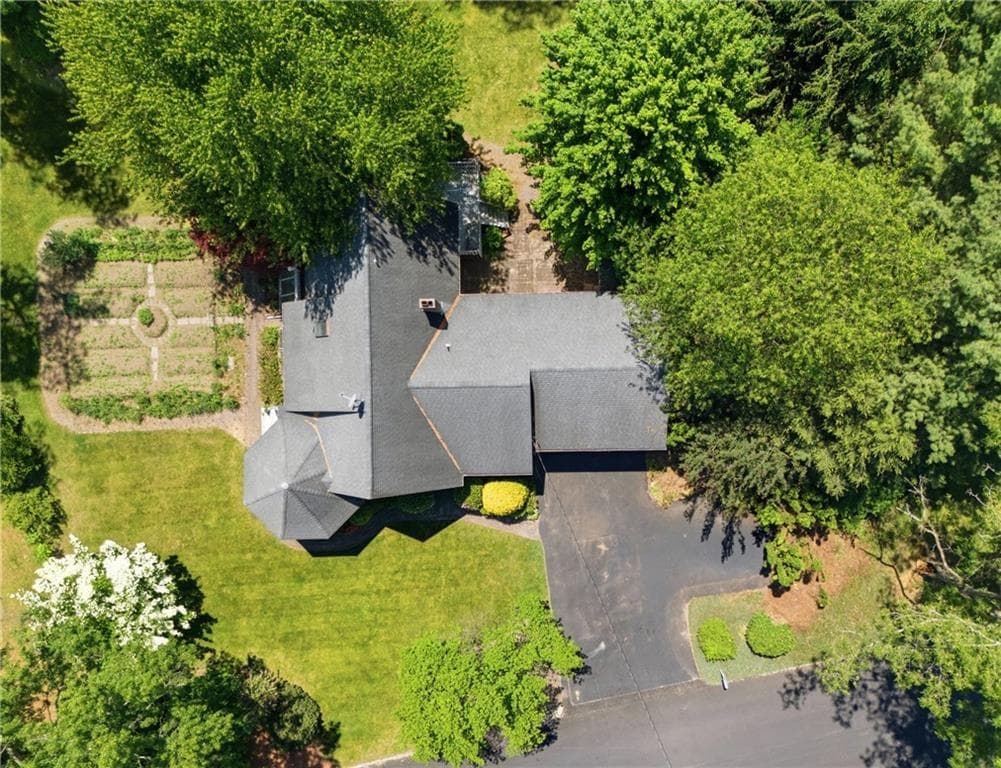 Single Family Residence at 32 Briarwood Road, Lincoln, photo 39 of 44