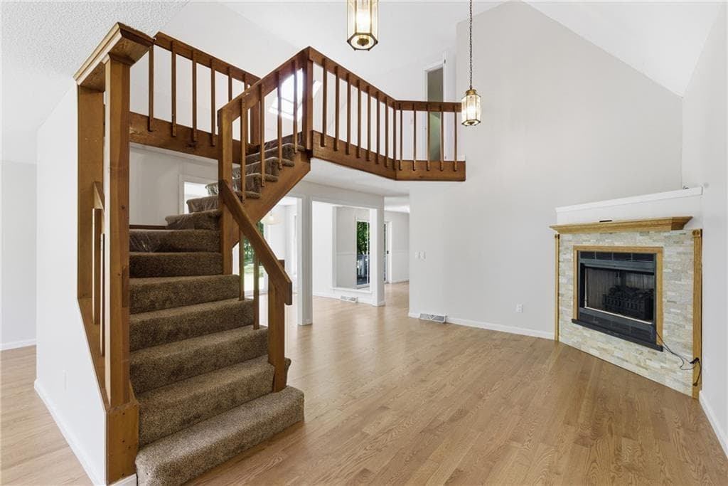 Single Family Residence at 32 Briarwood Road, Lincoln, photo 8 of 44