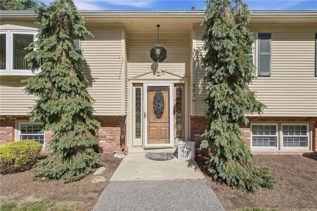 Single Family Residence at 861 Greenville Avenue, Johnston, photo 3 of 47