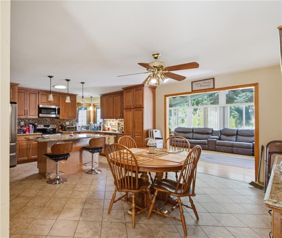 Single Family Residence at 861 Greenville Avenue, Johnston, photo 10 of 47