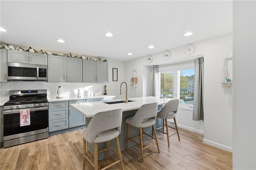 Condominium at 35 Waterview Drive UNIT B, Smithfield, photo 6 of 40
