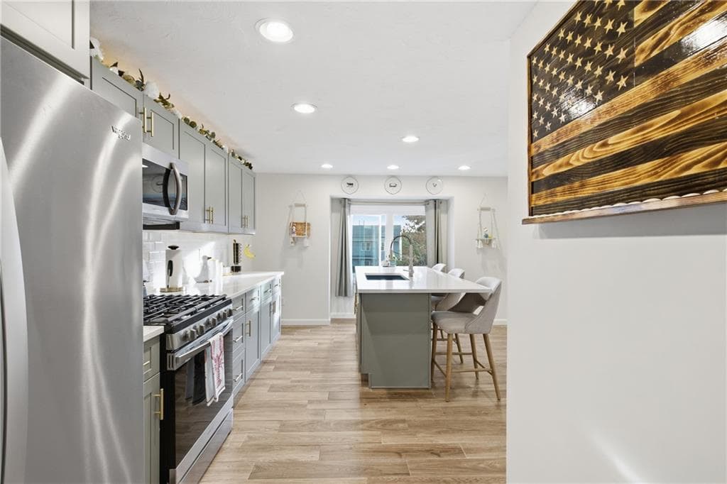 Condominium at 35 Waterview Drive UNIT B, Smithfield, photo 12 of 40