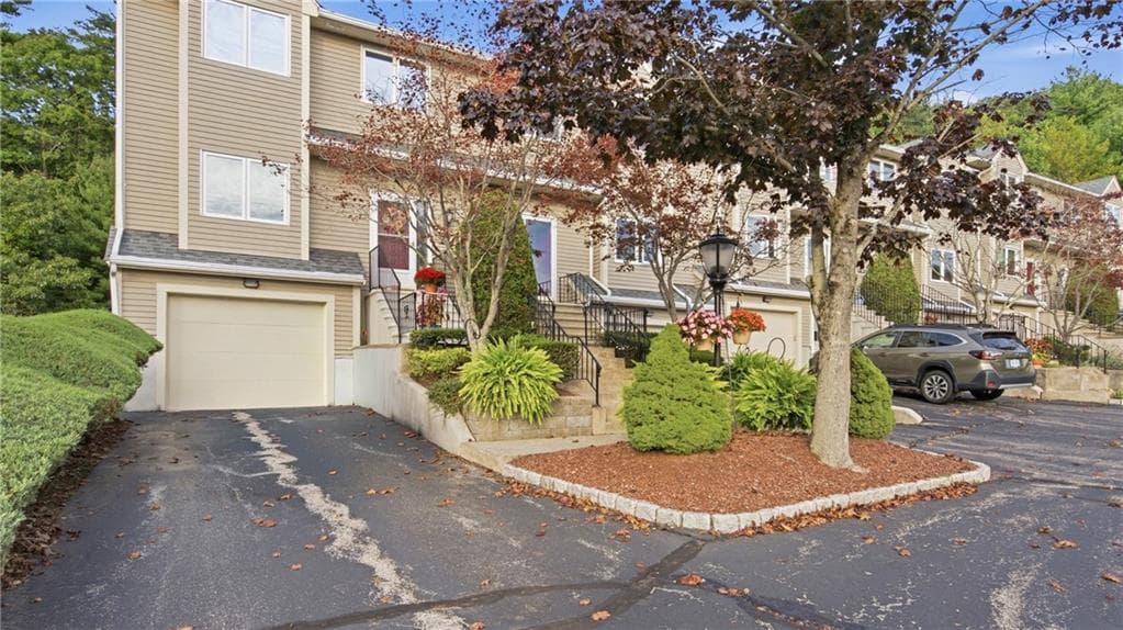 Condominium at 35 Waterview Drive UNIT B, Smithfield, photo 3 of 40