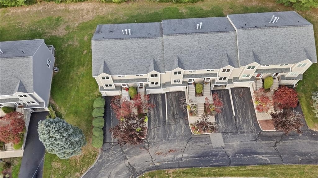 Condominium at 35 Waterview Drive UNIT B, Smithfield, photo 9 of 40