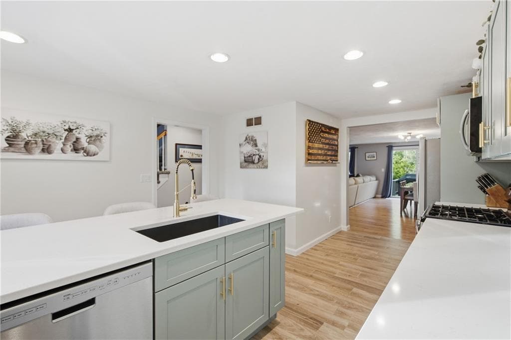Condominium at 35 Waterview Drive UNIT B, Smithfield, photo 14 of 40