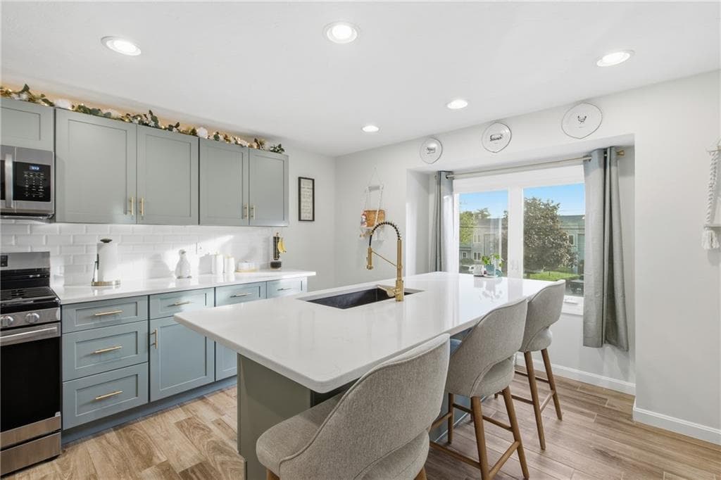 Condominium at 35 Waterview Drive UNIT B, Smithfield, photo 8 of 40