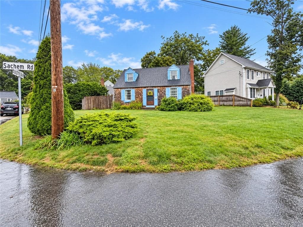 Single Family Residence at 220 Sachem Road, North Kingstown, photo 2 of 20