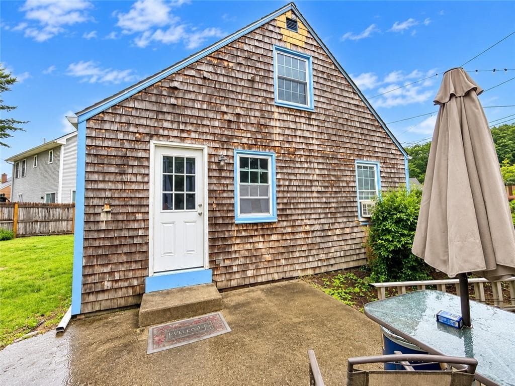 Single Family Residence at 220 Sachem Road, North Kingstown, photo 3 of 20
