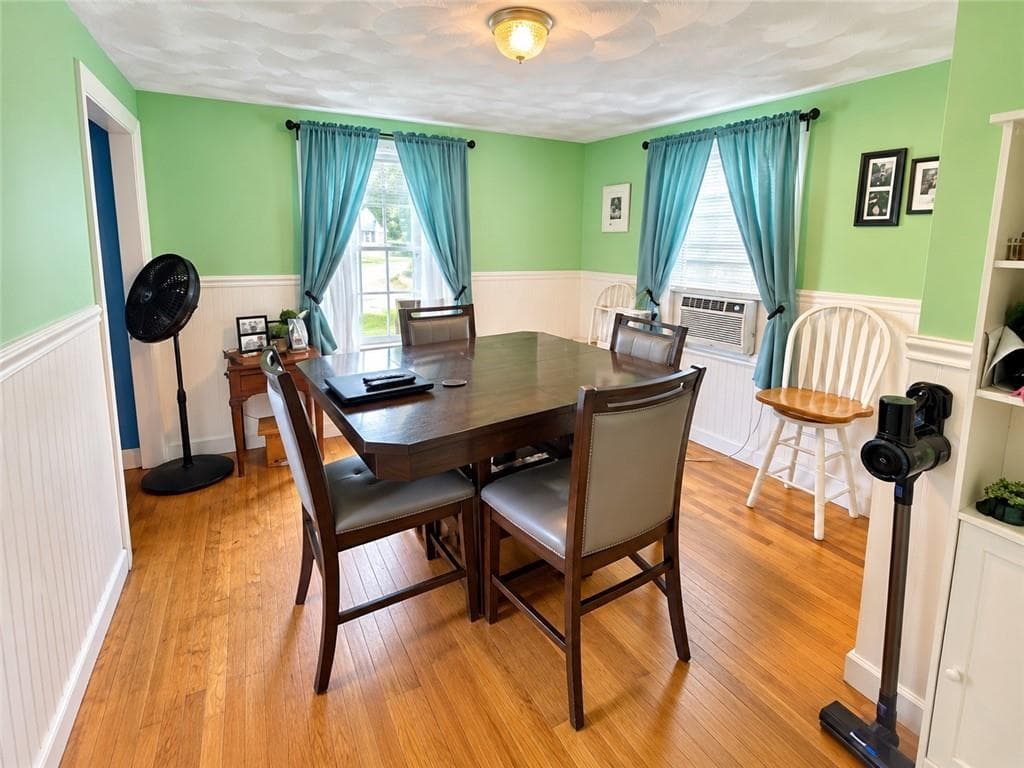 Single Family Residence at 220 Sachem Road, North Kingstown, photo 9 of 20