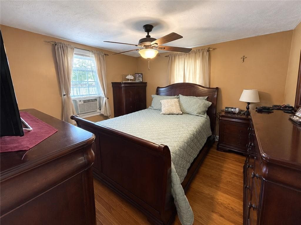 Single Family Residence at 220 Sachem Road, North Kingstown, photo 15 of 20