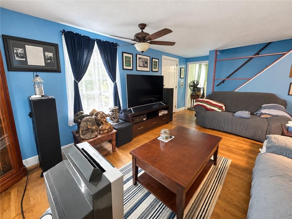 Single Family Residence at 220 Sachem Road, North Kingstown, photo 11 of 20
