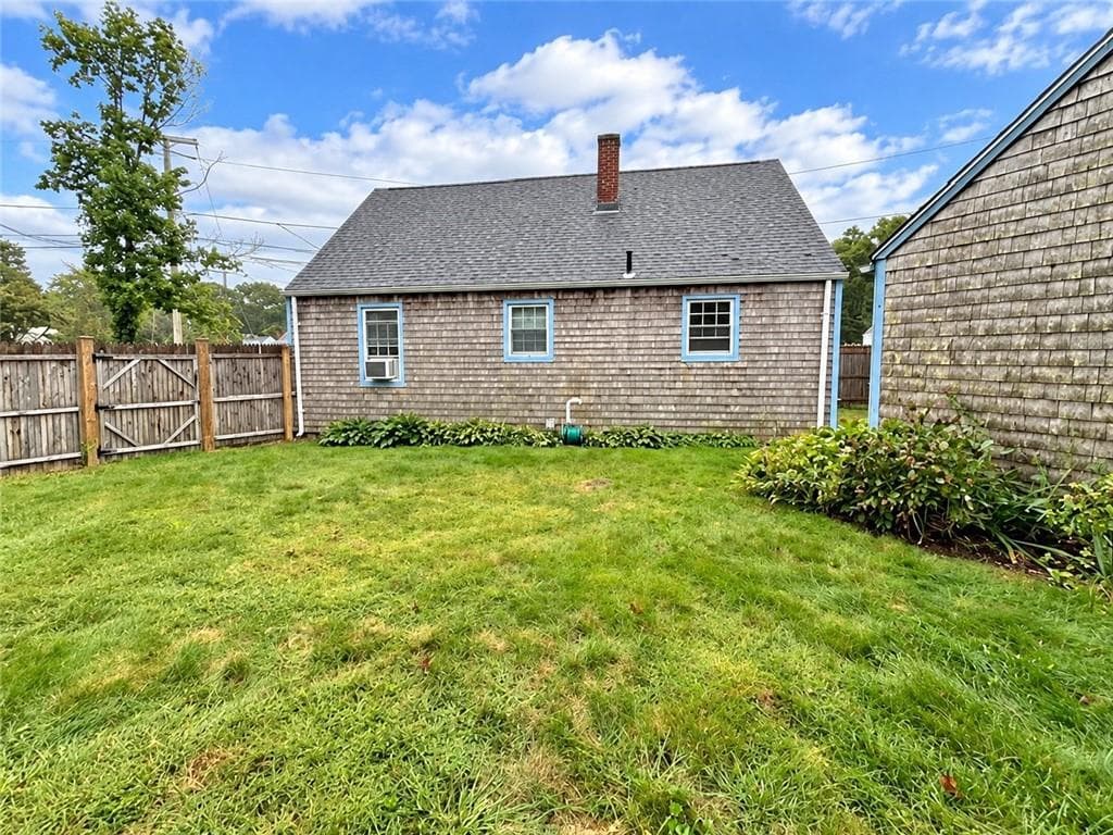 Single Family Residence at 220 Sachem Road, North Kingstown, photo 4 of 20