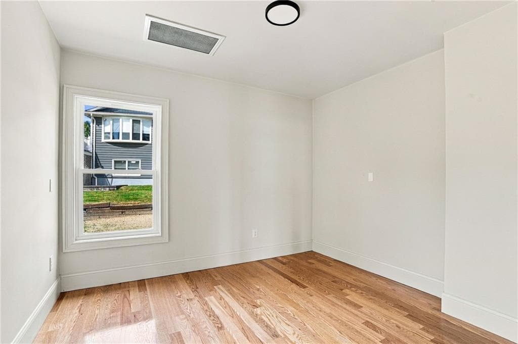 Single Family Residence at 127 Woodbine Avenue, Warwick, photo 29 of 49