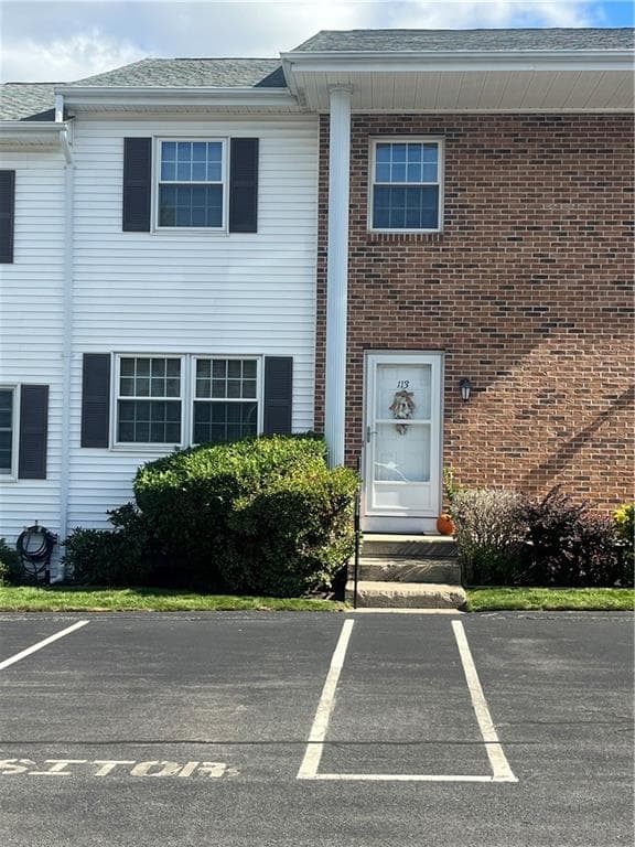 Condominium at 113 Scenery Lane, Johnston, photo 2 of 25