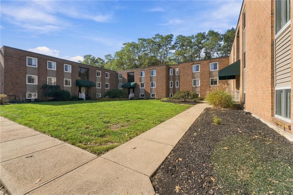 Condominium at 2 Main Street UNIT 4, Lincoln, photo 2 of 19