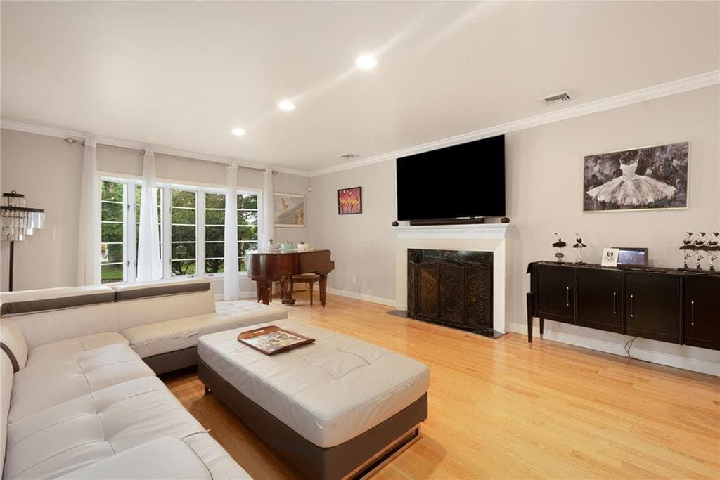 Single Family Residence at 101 Glen Ridge Road, Cranston, photo 5 of 35