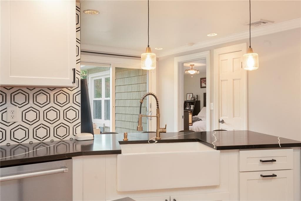Single Family Residence at 101 Glen Ridge Road, Cranston, photo 14 of 35