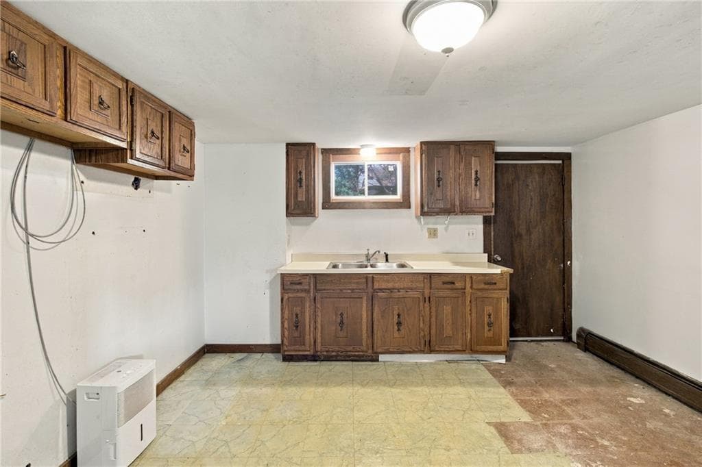 Single Family Residence at 136 Durfee Road, Tiverton, photo 27 of 39
