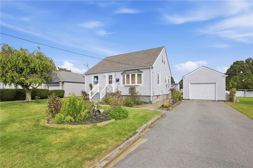 Single Family Residence at 136 Durfee Road, Tiverton, photo 2 of 39